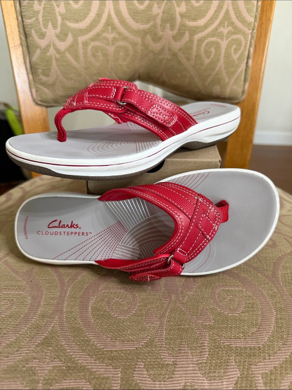 EUC Sz 6 Clarks Red Breeze Sea Flip Flop Sandals